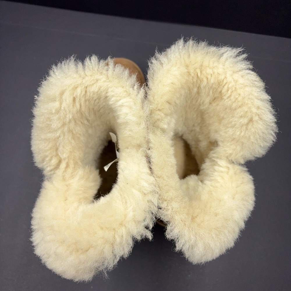 Ugg Australia Chestnut Button Shearling Boots Wom… - image 6
